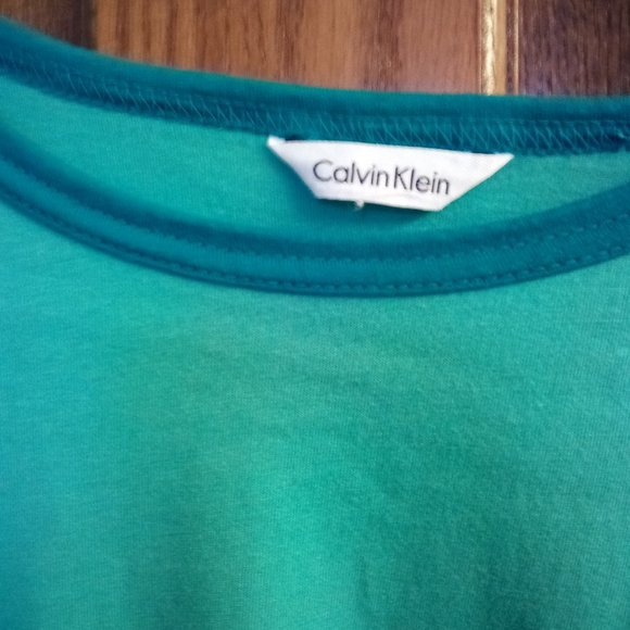 Calvin Klein Tee - Picture 2 of 3